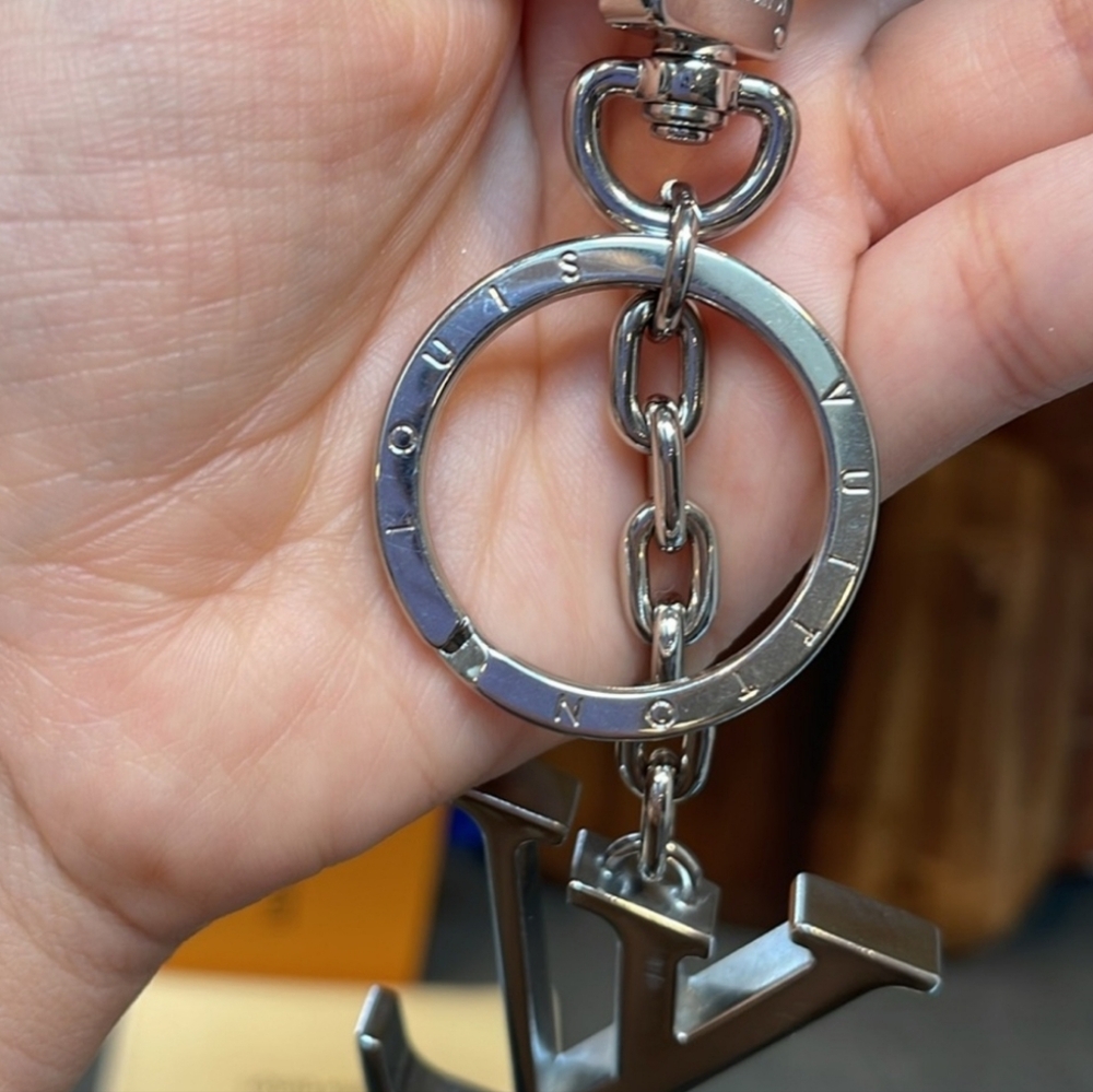 Louis Vuitton Silver Key Holder/ Gorgeous 😍 - Picture 5 of 6
